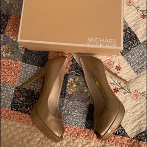 Michael kors pearlized patent Heels